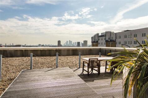 1 bed, 1 bath Apartment in London - Photo 4