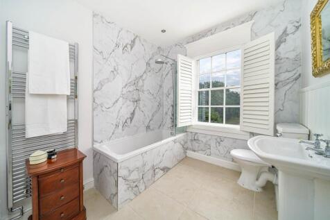 Family bathroom 35.jpg