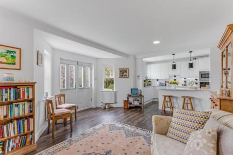 Living Area 2.jpg
