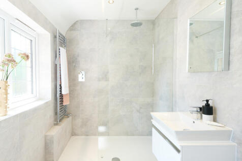 En Suite of the Balmoral, a 4 bedroom house