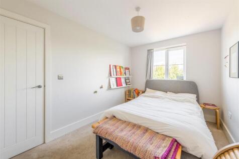 7 Chatfield Close-17.jpg