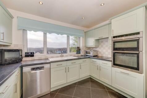 KITCHEN, DINING ROOM AND LOUNGE