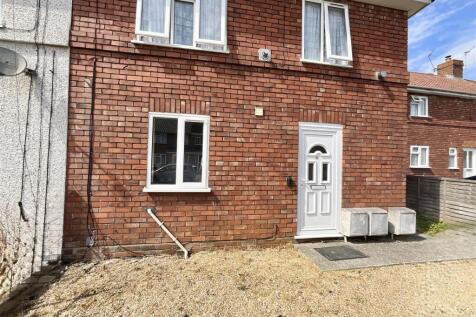 NEWLY REFURBISHED !! ONE BEDROOM GROUND FLOOR FLAT!! ENCLOSED REAR GARDEN!! PARKING !! OFFERED UNFURNISHED!! AVAILABLE NOW!! LOW COUNCIL TAX BAND - A!! Blue Sky are pleased to offer for rent this one