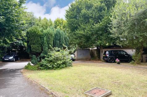 Communal Gardens/Parking