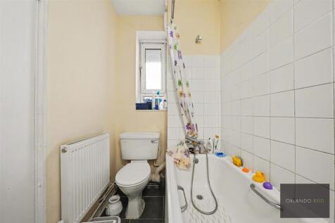Flat 17, Landin House E14 7AN-11.jpg