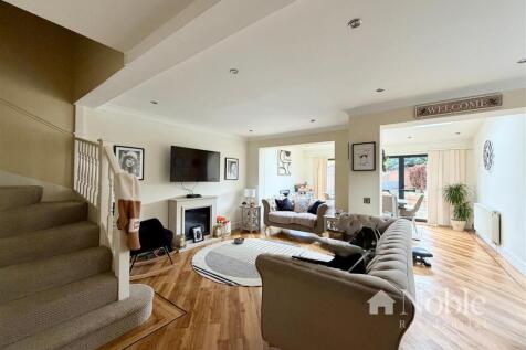 Open Plan Lounge/Diner