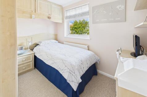 CAM02519G0-PR0339-STILL009