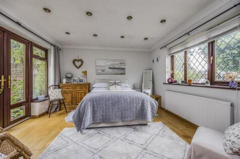 1 Conifer Drive, Hambrook-PorticoMarketing-Nexa-16