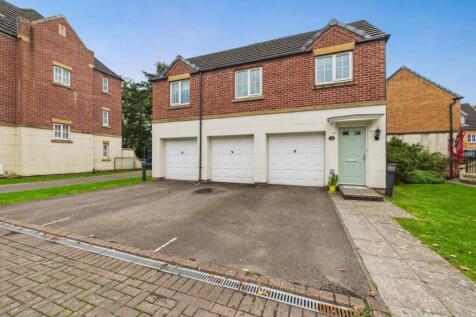 Driveway & Front Entrance