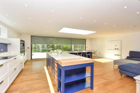 Kitchen/ Dining Area