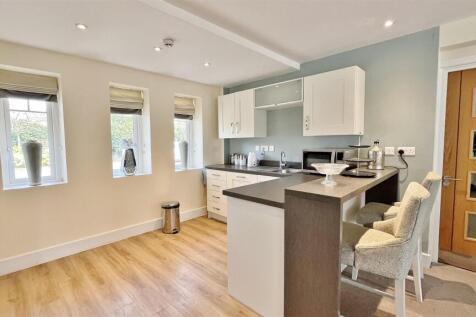 Communal Kitchen &amp; Lounge