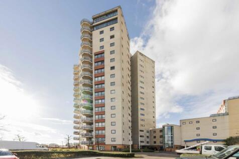 A large three bedroom apartment on a mid-floor of this popular riverside development spanning over 1,000sqft. This bright apartment has an open plan reception, river views, a private terrace and parki