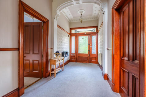 5 bed, 2 bath House in Glasgow - Photo 10