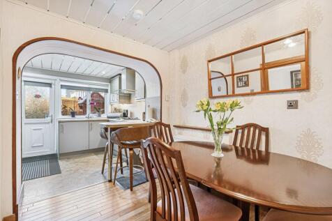 Kitchen / Dining Area