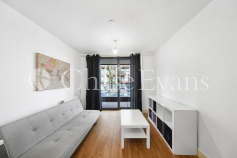 Living Area - Connau
