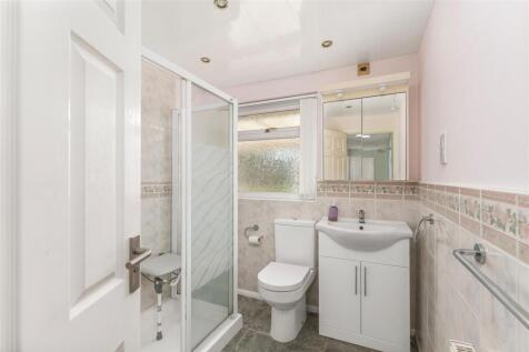 13 Wesley Drive, Banbury-29.jpg
