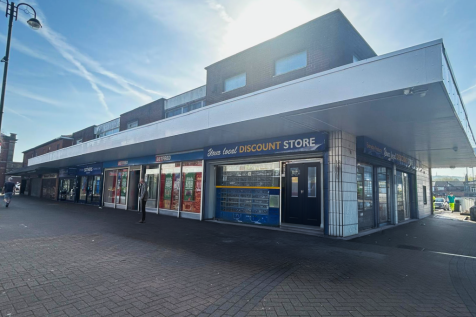 Retail Property (out of town) to rent in royton
