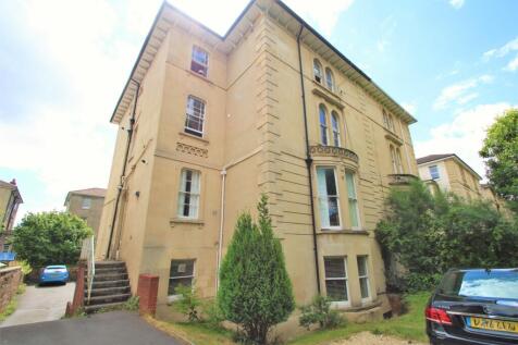 **PLEASE SEND RIGHTMOVE ENQUIRY RATHER THAN CALL** A spacious 3 bedroom top floor flat set in the very heart of Clifton. Just off of Whiteladies Road this property is seconds away from all local ameni