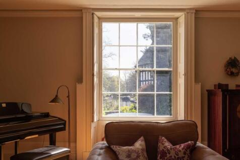 5 bed, 2 bath Detached in Manchester - Photo 8