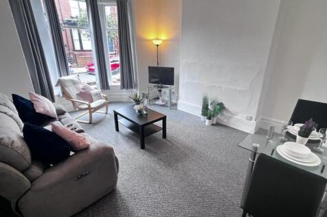**Images are for illustrative purposes only and may not be of the exact property. Layout, furnishings, and finishes may vary - Property to be fully refurbished** Take a look at this one bedroom self-c
