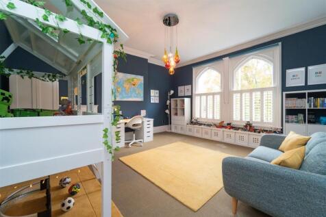 6 bed, 2 bath Semi-Detached in Manchester - Photo 9