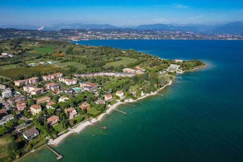 Renovated period vil