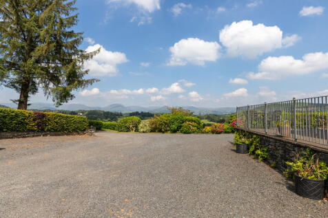 Ample Driveway Pa...