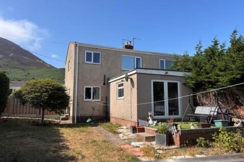 GOOD SIZED REAR GARDEN