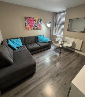 £110.00 pppw - DOUBLE ROOM AVAILABLE IN THIS WELL PRESENTED 6 BEDROOM HOUSE SHARE - BILLS AND COUNCIL TAX INCLUDED