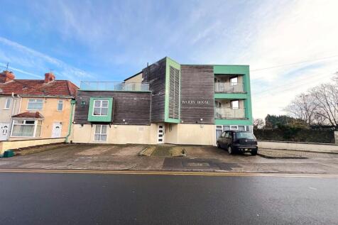 Blue Sky are delighted to offer to let this one bed top floor apartment located in Mangotsfield surrounded by green fields. The property is ideally located close to local amenities, bus stops, Mangots
