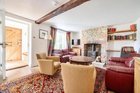 Sitting/dining room