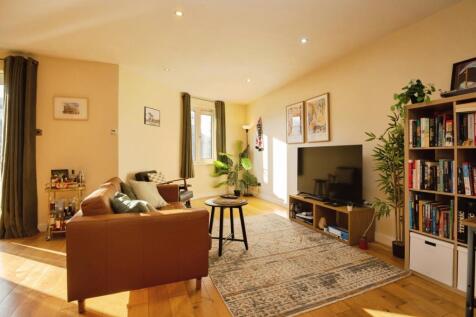 Living/Dining Area