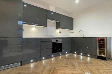 Fully Furnished to a High Standard | Available Immediately | Virtual Tour Available | Modern Two Bedroom Apartment | Double Bedrooms | Fitted Kitchen with Integrated Appliances