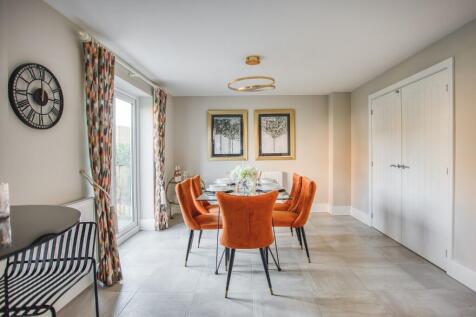 Dining/Breakfast Roo