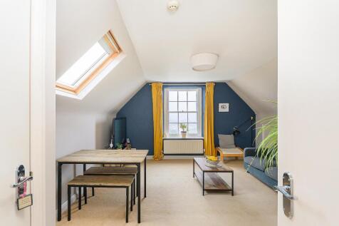 F51W6R0WOT - Living Room F.jpg