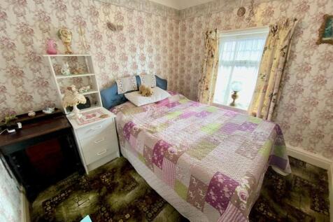 bed 2.jpg