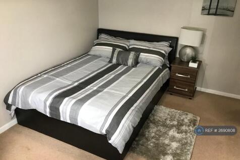 Gas Lift Storage Bed &amp; Huge Built In Wardrobe