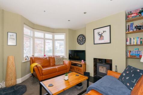 6B7RBR - Living Room B.jpg