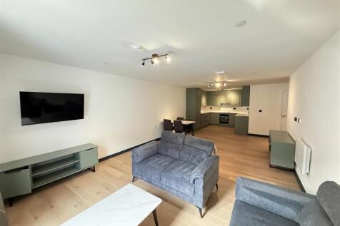 2 Bedroom Flat in LL57 1UL