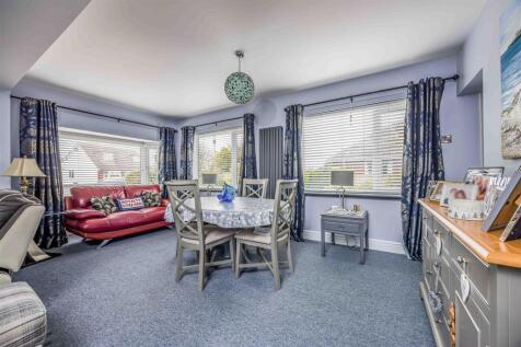 250 Havant Road, Hayling Island-Small-PorticoMarke