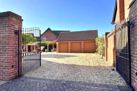 Electric Gated Entrance 283