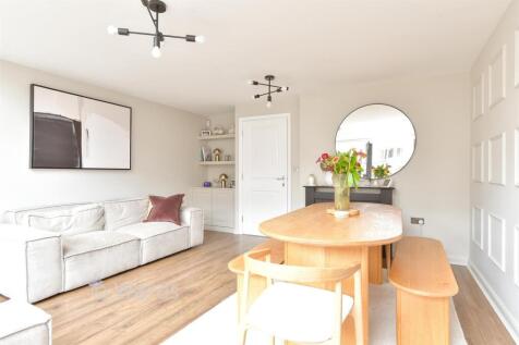 Lounge/Dining Area