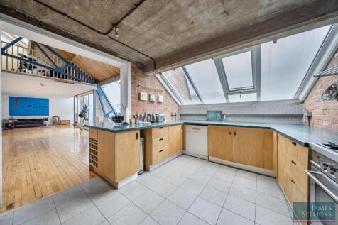 Open-Plan Living, Dining & Kitchen Area