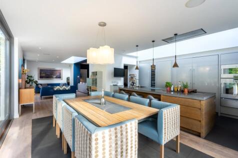5 bed, 4 bath Detached in Edinburgh - Photo 9