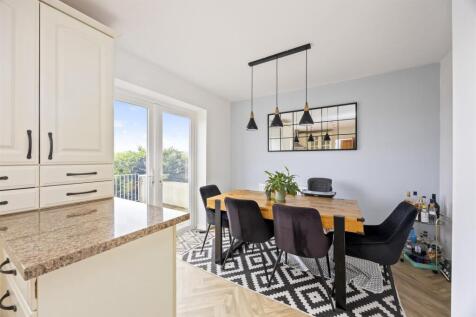 117 CARDEN HILL (8).JPG