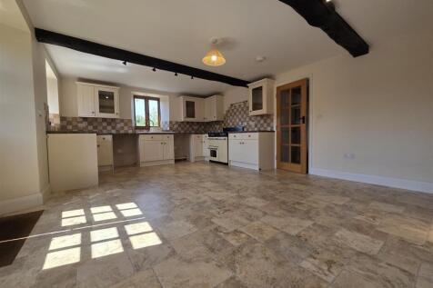 KITCHEN/ DINING ROOM