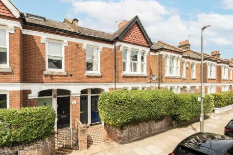 A two double bedroom ground floor Victorian Maisonette with private rear garden and period features throughout.