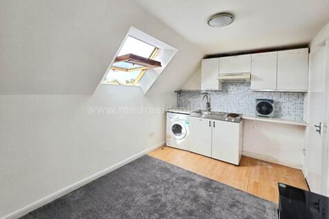 1 Bedroom Flat in SS0 9JF