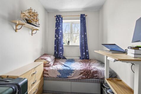 8 Vanguard Close, HP12 3FP-13.jpg