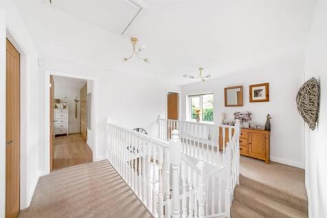 GALLERIED FIRST FLOOR LANDING